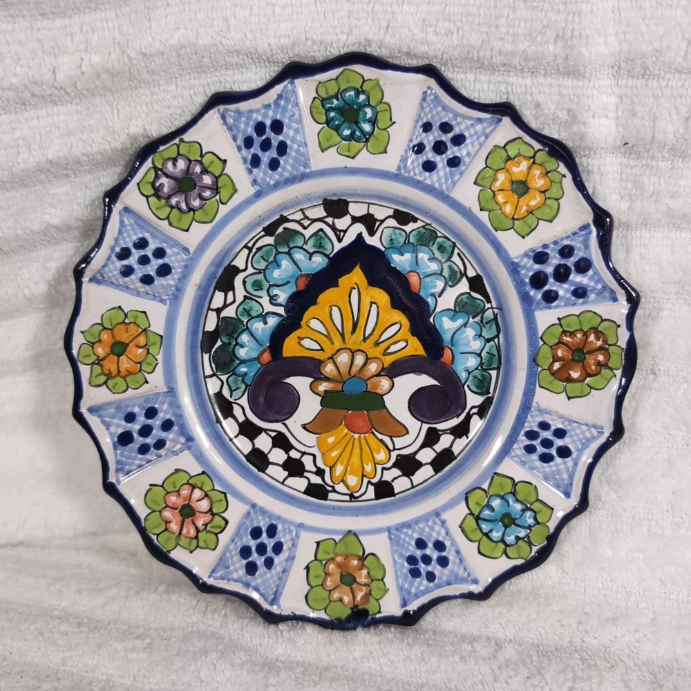 Talavera Pueblo Mexico Plate Fleur De Lis Mexican Floral Signed G.D. Scalloped